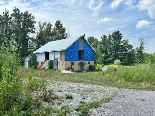 9368 Madison Rd, Montville, OH, 44064-8721 | Card Image