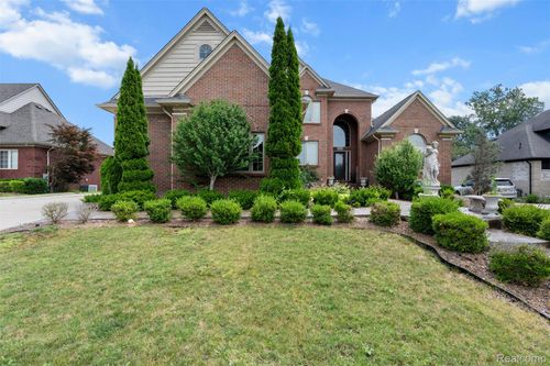 56502 Edgewood Dr, Shelby Twp, MI, 48316-5833 | Card Image