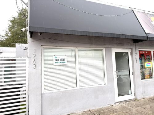 1261 Nw 29th St, MIAMI, FL, 33142-6617 | Card Image