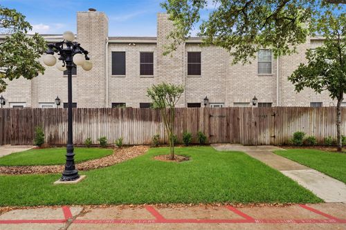 7597-17597 Red Oak Dr, Houston, TX, 77090-1247 | Card Image