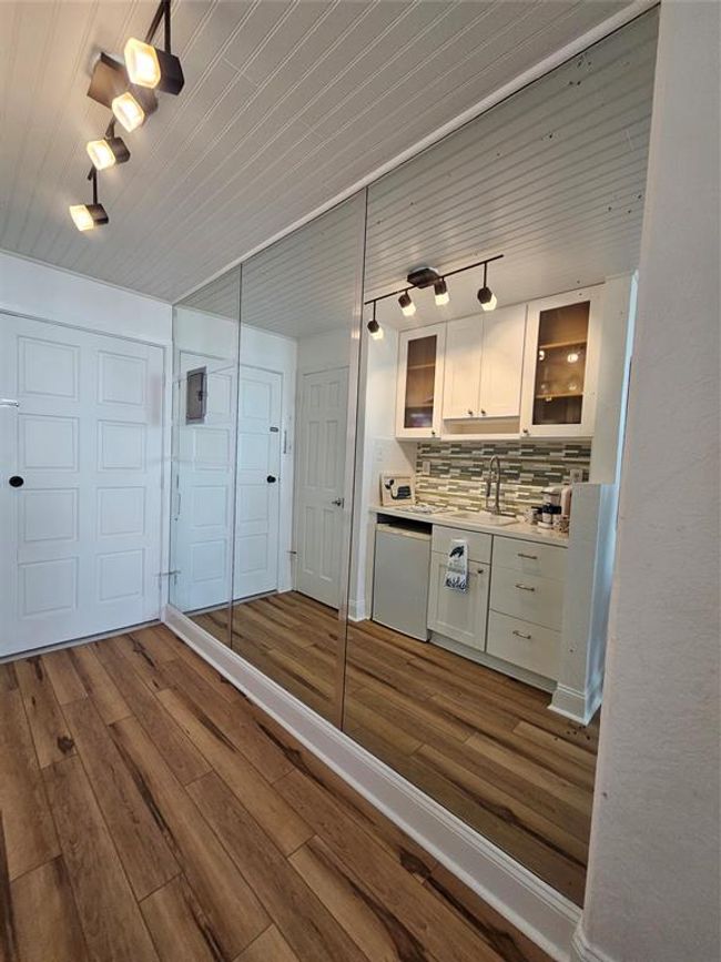 APT-804 - 415 E Beach Dr, Condo with 0 bedrooms, 1 bathrooms and null parking in Galveston TX | Image 17