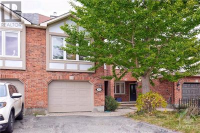 92 Havenhurst Cres, Townhouse with 3 bedrooms, 3 bathrooms and 2 parking in Ottawa ON | Image 1