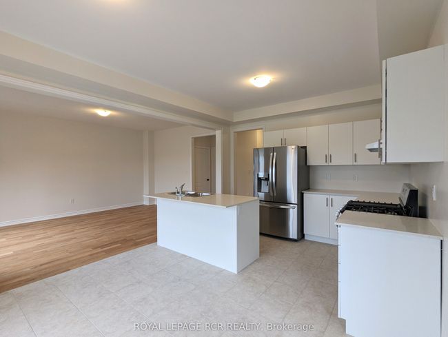 7 Lawrence D Pridham Avenue, House other with 4 bedrooms, 3 bathrooms and 3 parking in New Tecumseth ON | Image 6