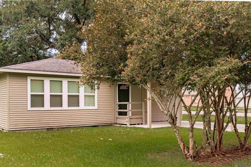 301 E Sanders St, Gonzales, LA, 70737-3155 | Card Image