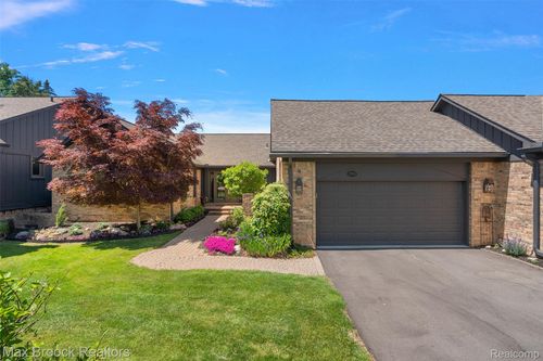 1954 Pine Ridge Ct, Bloomfield Hills, MI, 48302-1750 | Card Image