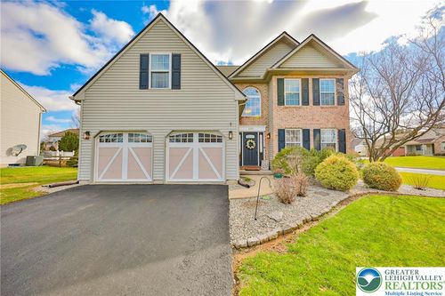 1551 Thornwood Vw N, Easton, PA, 18040-8219 | Card Image