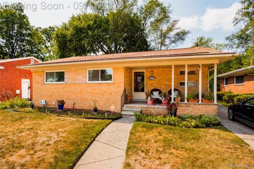 24031 Seneca St, Oak Park, MI, 48237-3727 | Card Image