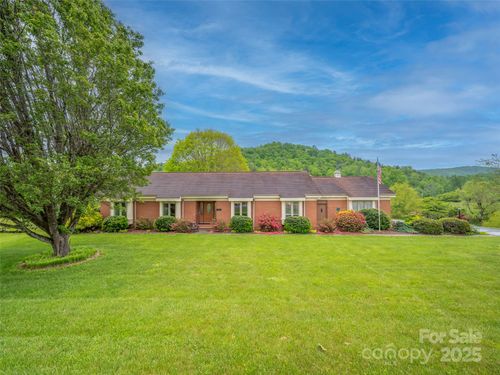 24 Beaumont Dr, Hendersonville, NC, 28739-7050 | Card Image