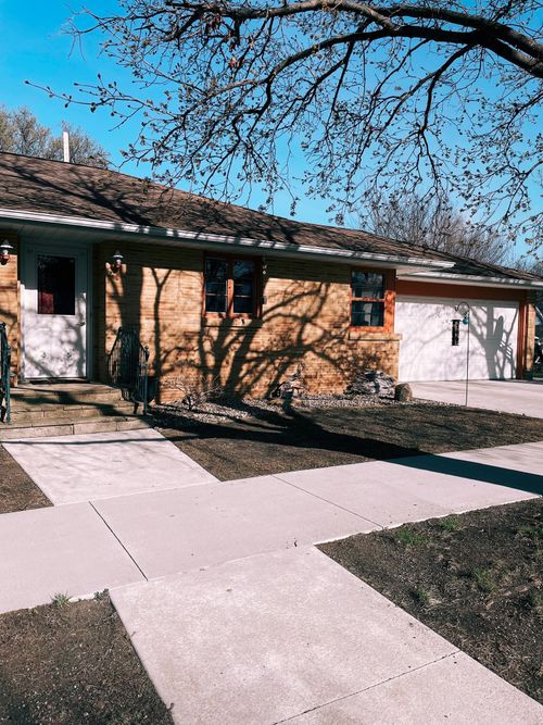 414 Park St, Jackson, MN, 56143-1422 | Card Image