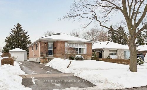 23 Helmsdale Cres, Etobicoke, ON, M9V3X8 | Card Image