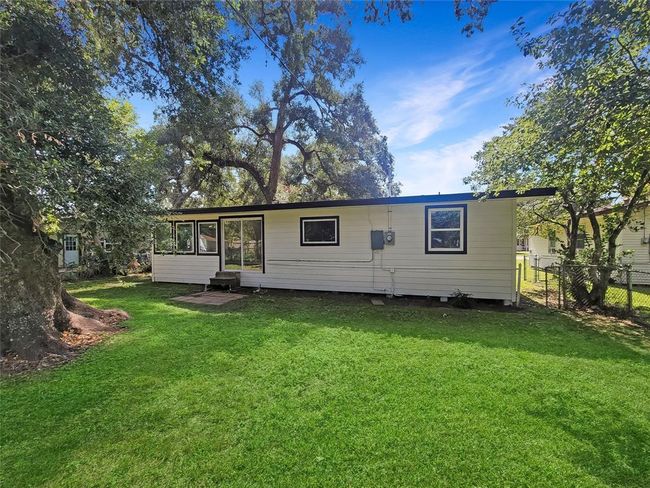 121 Wisteria St, House other with 3 bedrooms, 2 bathrooms and null parking in Lake Jackson TX | Image 25