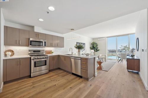 apt-709-222 Broadway, Oakland, CA, 94607-3846 | Card Image