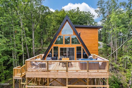 2278 Headrick Lead, Sevierville, TN, 37862-8602 | Card Image
