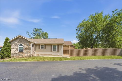 679 Saint Andrews Ct, Akron, OH, 44312-5864 | Card Image