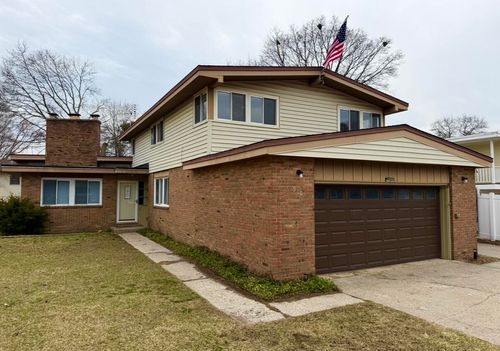 910 Elizabeth Ct, Mt Pleasant, MI, 48858-3613 | Card Image