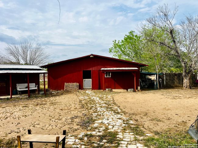 521 Cr 7713 #1, House other with 3 bedrooms, 1 bathrooms and null parking in Devine TX | Image 15