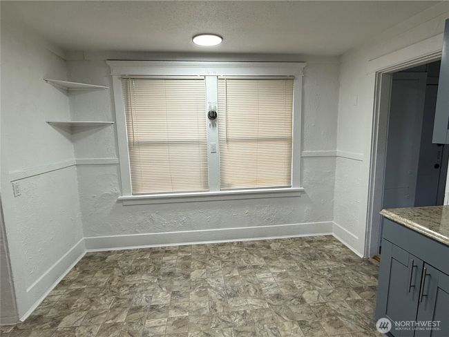 Dinning area in the kitchen | Image 23
