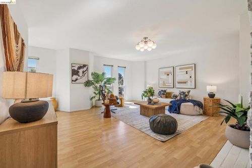 301-385 Jayne Ave, Oakland, CA, 94610-3368 | Card Image