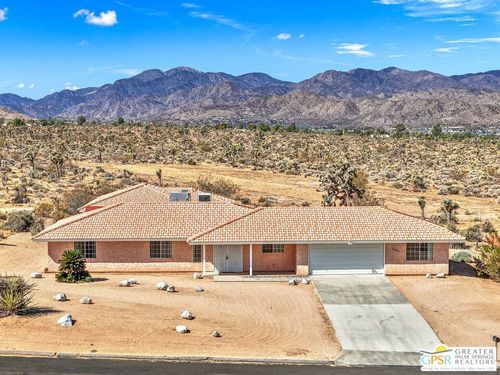 7590 Indio Ave, Yucca Valley, CA, 92284-4712 | Card Image