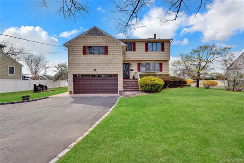 150 W Islip Rd, West Islip, NY, 11795-4538 | Card Image