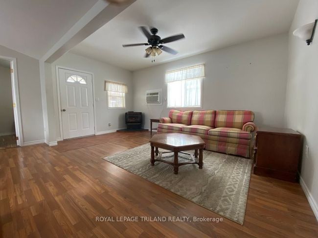 2 - 9951 Northville Cres, Home with 2 bedrooms, 1 bathrooms and 2 parking in Thedford ON | Image 6