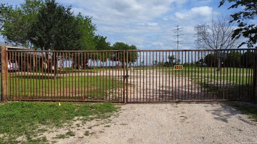 8202 New Laredo Hwy, San Antonio, TX, 78211-5001 | Card Image