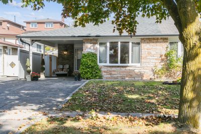 3153 Corrigan Dr, House attached with 3 bedrooms, 2 bathrooms and 3 parking in Mississauga ON | Image 3