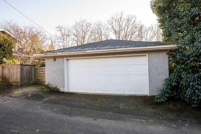 Detached garage with fence | Image 33