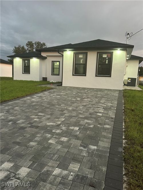 4011 33rd St Sw, LEHIGH ACRES, FL, 33976-4111 | Card Image