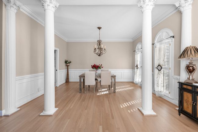 Corinthian pillars inside | Image 50