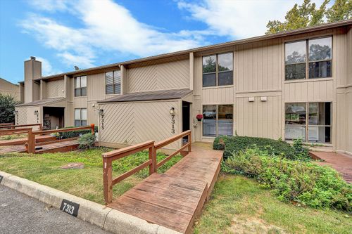 7313 Maple Ct, Roanoke, VA, 24018-9071 | Card Image