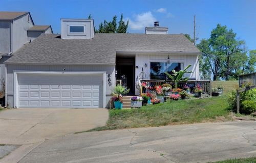 662 Nw Valleybrook Rd, Blue Springs, MO, 64014-2838 | Card Image