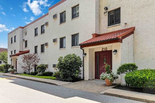 212-210 Fellsview Ter, Stoneham, MA, 02180-4256 | Card Image