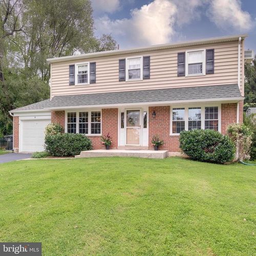 8 Deer Run Ln, MALVERN, PA, 19355-1614 | Card Image