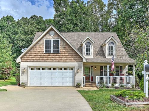 68 Locust Meadow Ln, Weaverville, NC, 28787-9024 | Card Image