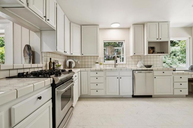 10605 Berkshire Dr, House other with 4 bedrooms, 4 bathrooms and 4 parking in Los Altos Hills CA | Image 26