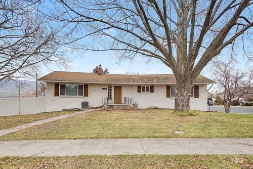 2715 Sunset Drive, Lewiston, ID, 83501 | Card Image