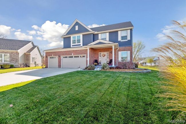 886 Jennifer Court, Home with 4 bedrooms, 2 bathrooms and null parking in South Lyon MI | Image 5