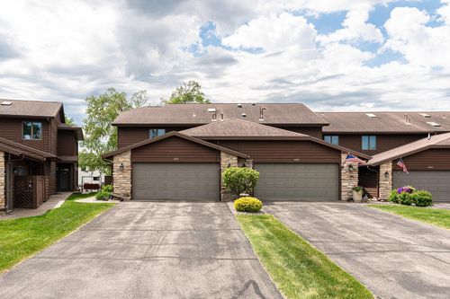 1067 Lauderdale N, Onalaska, WI, 54650-3296 | Card Image
