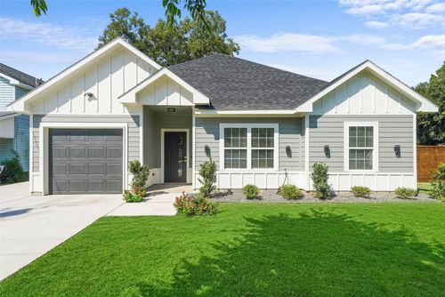 300 S 5th St, Crandall, TX, 75114-2844 | Card Image
