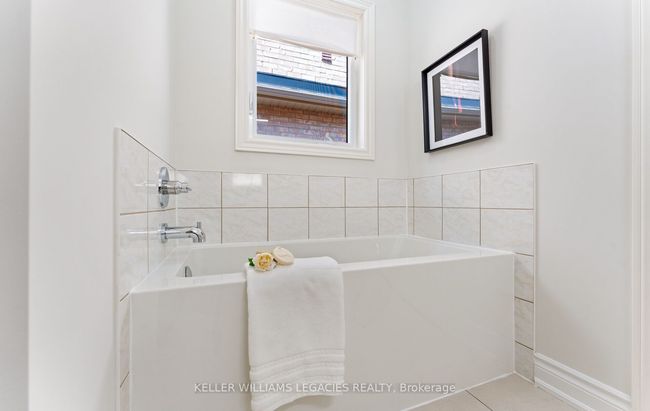 25 Velia Crt, House attached with 5 bedrooms, 4 bathrooms and 2 parking in Woodbridge ON | Image 22