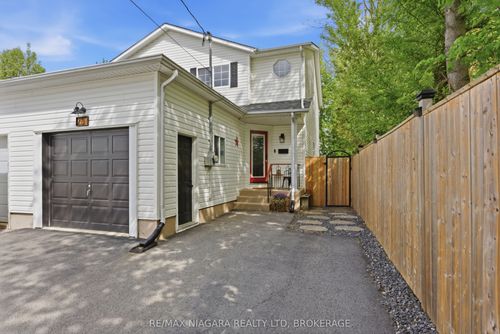 25 Beverly St, St. Catharines, ON, L2P2J9 | Card Image