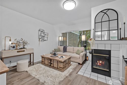 apt-f132-5000 Nw Village Park Dr, Issaquah, WA, 98027-7877 | Card Image