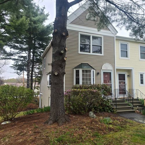 321 Fox Hollow Way, Manchester, NH, 03104 | Card Image