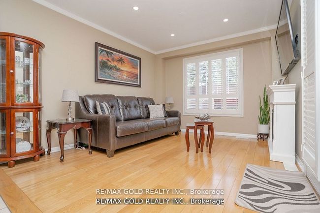 34 Jingle Cres, House attached with 4 bedrooms, 4 bathrooms and 2 parking in Brampton ON | Image 15