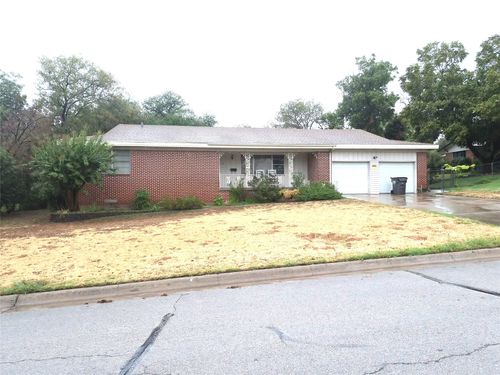 4221 Woodlake Dr, Lake Worth, TX, 76135-2424 | Card Image