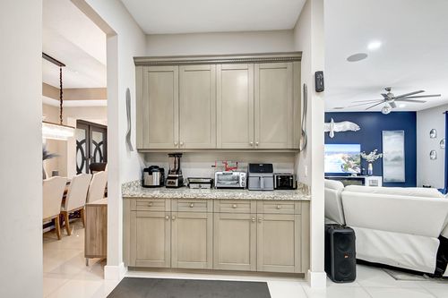 8952 Cypress Grove Ln, Royal Palm Beach, FL, 33411-3724 | Card Image