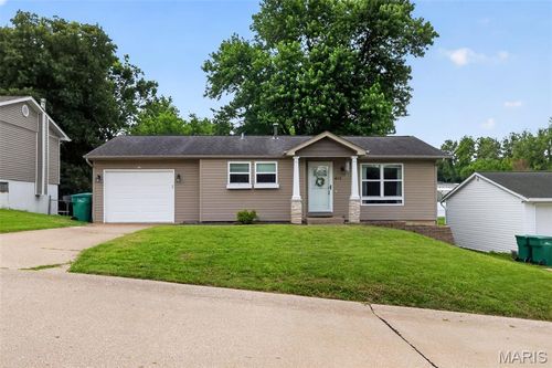 612 Banks Dr, Pevely, MO, 63070-2911 | Card Image