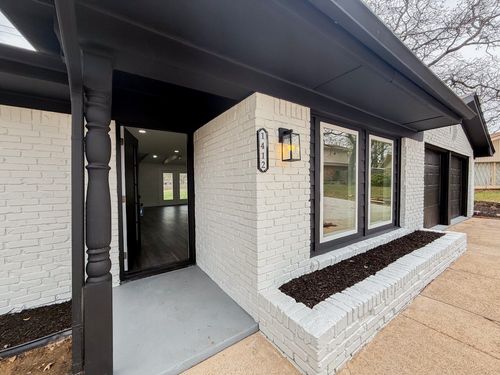 1412 Grantland Cir, Fort Worth, TX, 76112-3119 | Card Image