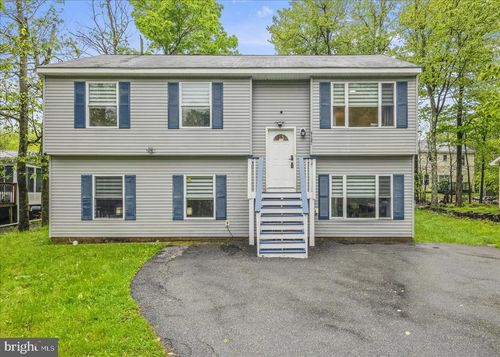 9407 Juniper Dr, TOBYHANNA, PA, 18466-3818 | Card Image